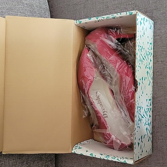 Women shoes sz 7 color red - Picture 5 of 5